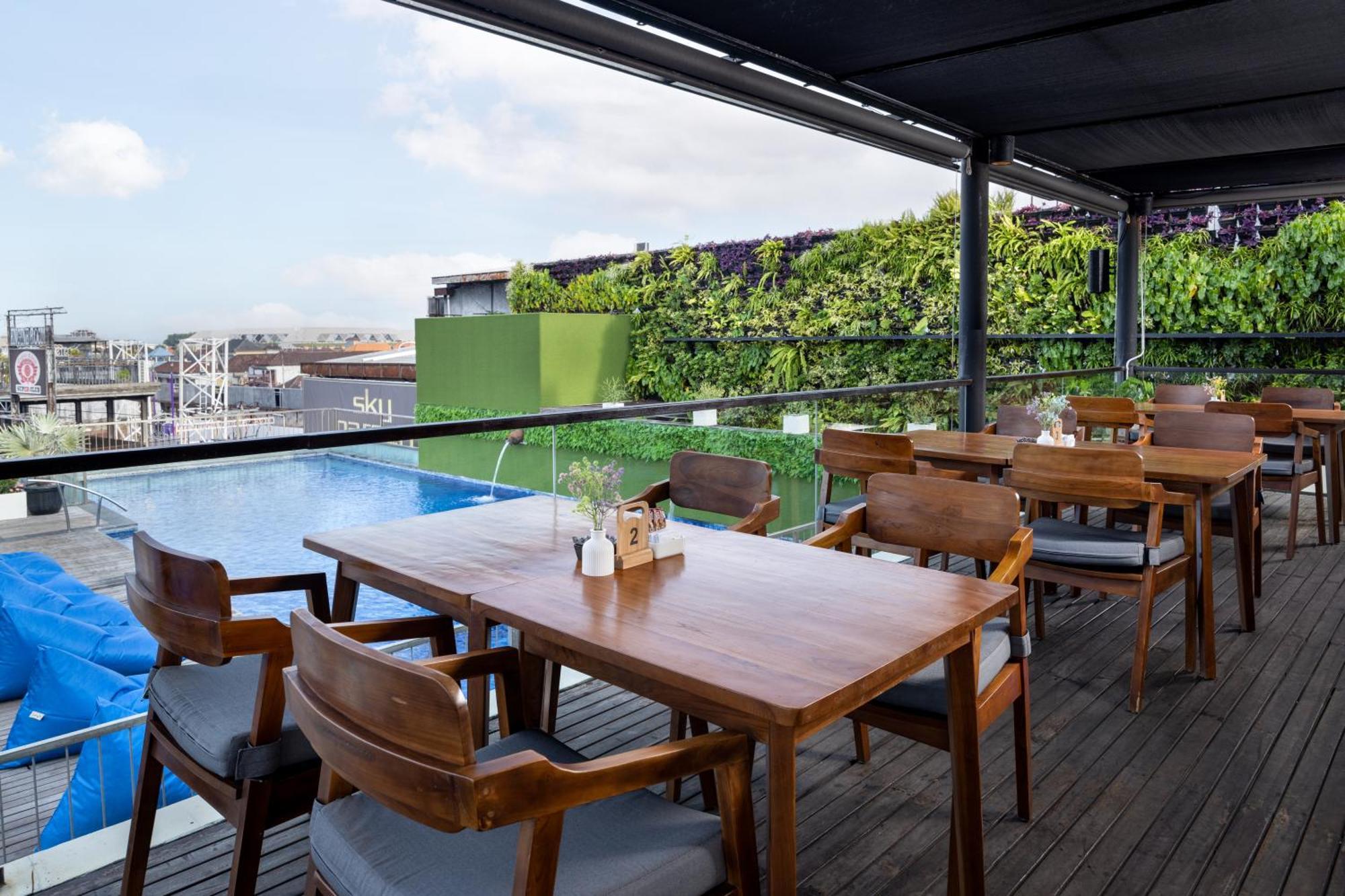 J4 Hotels Legian Exteriör bild