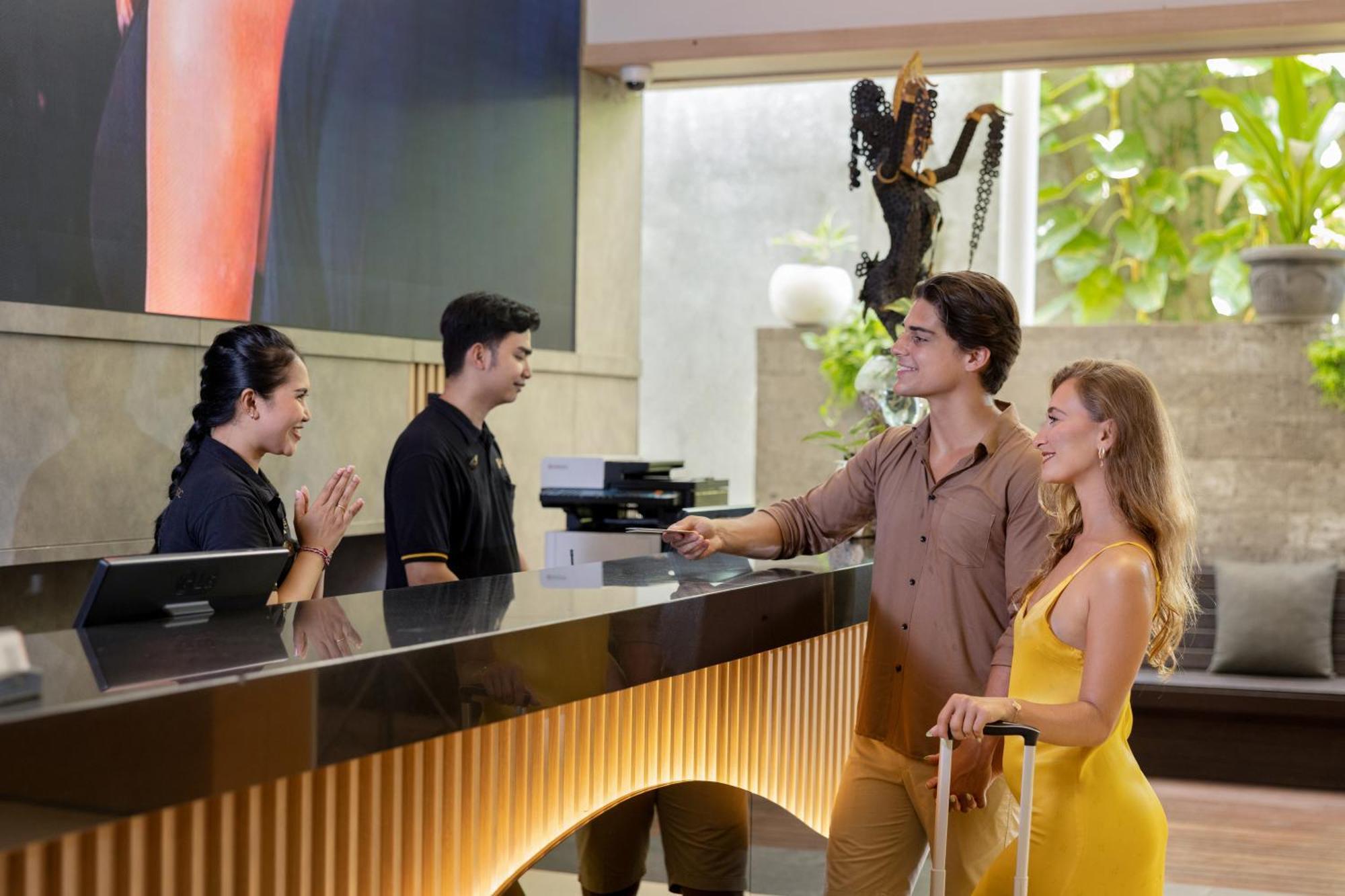 J4 Hotels Legian Exteriör bild