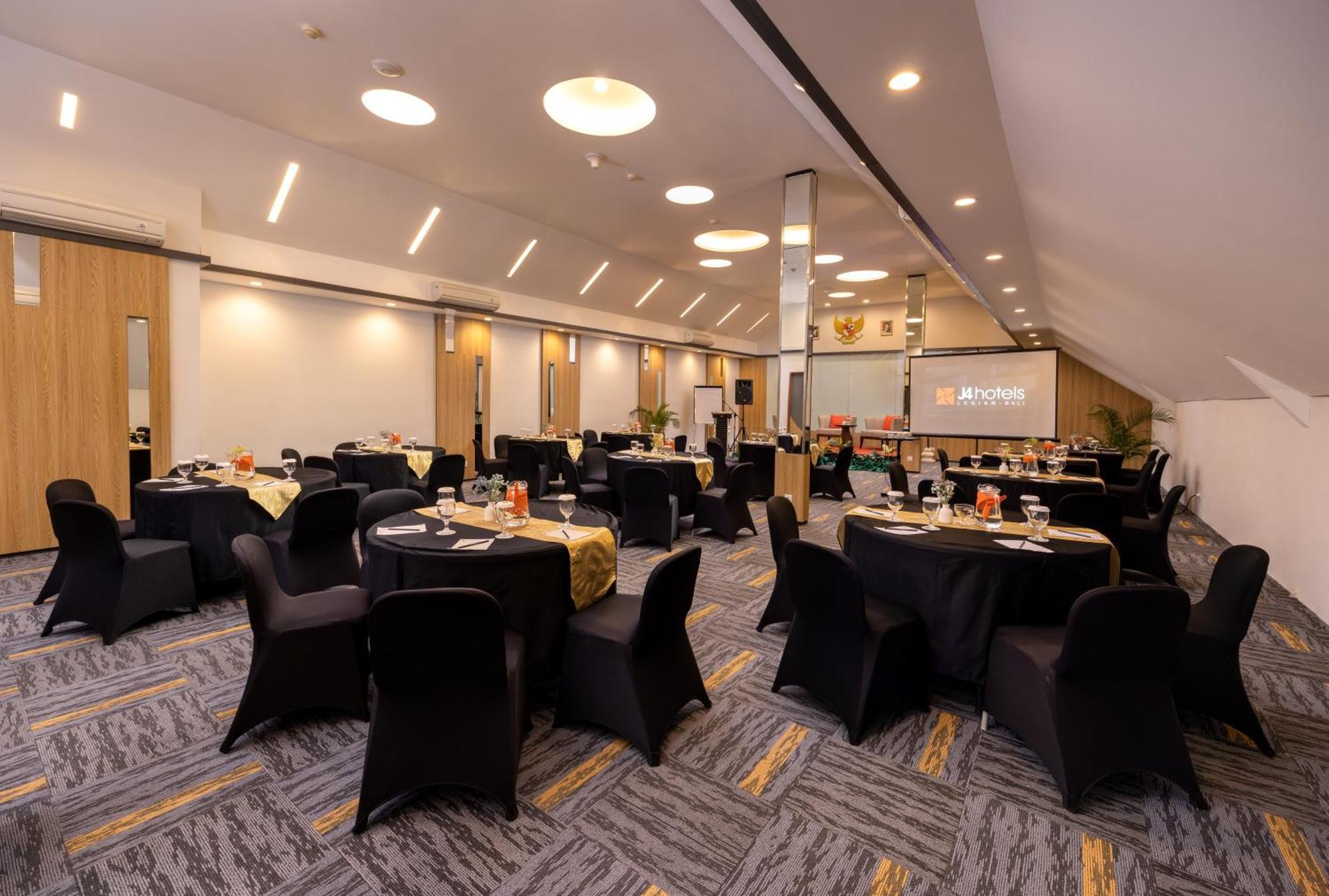 J4 Hotels Legian Exteriör bild