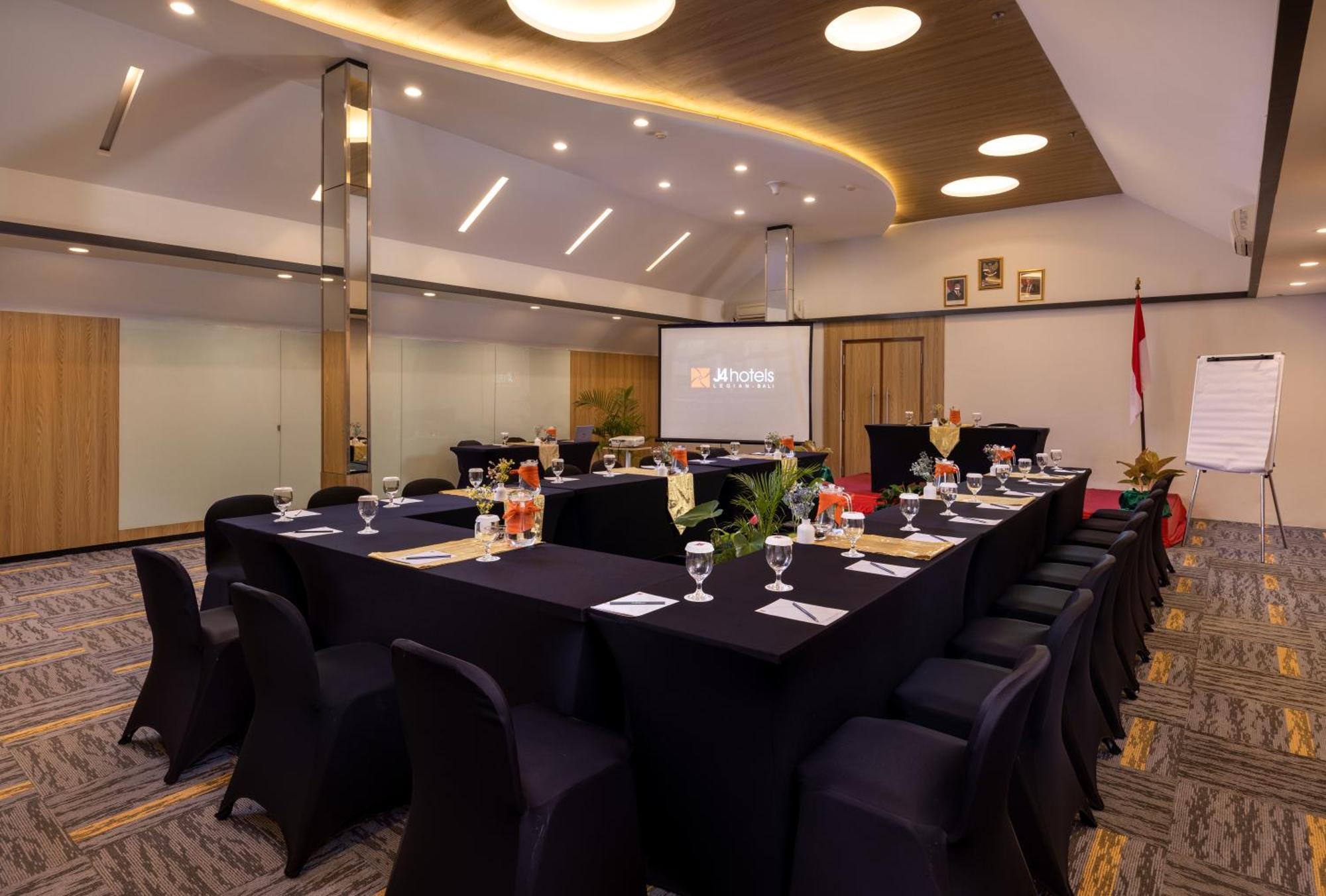 J4 Hotels Legian Exteriör bild